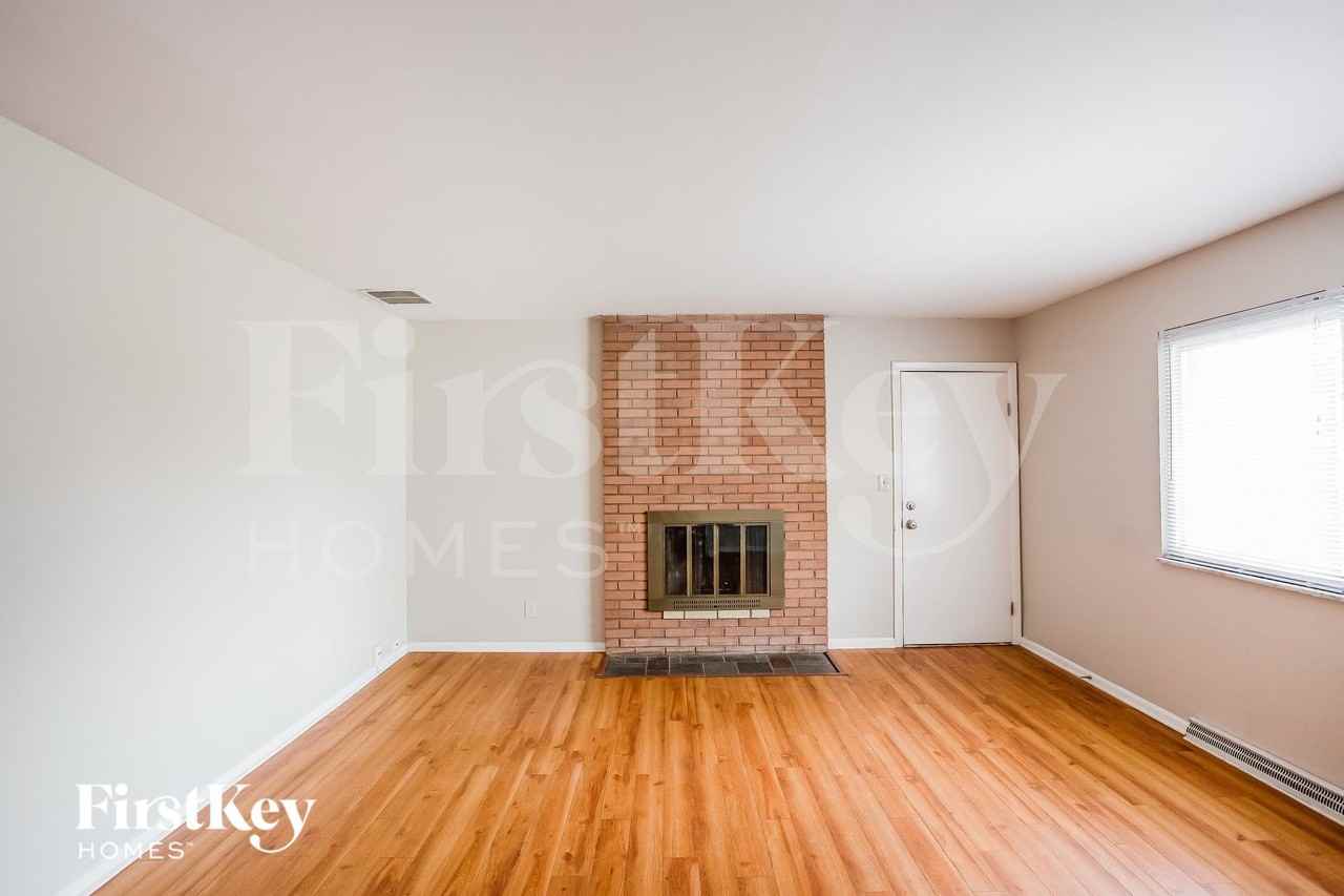 8215 E 10th St - Photo 6 of 15