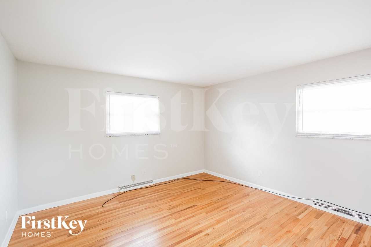 8215 E 10th St - Photo 7 of 15