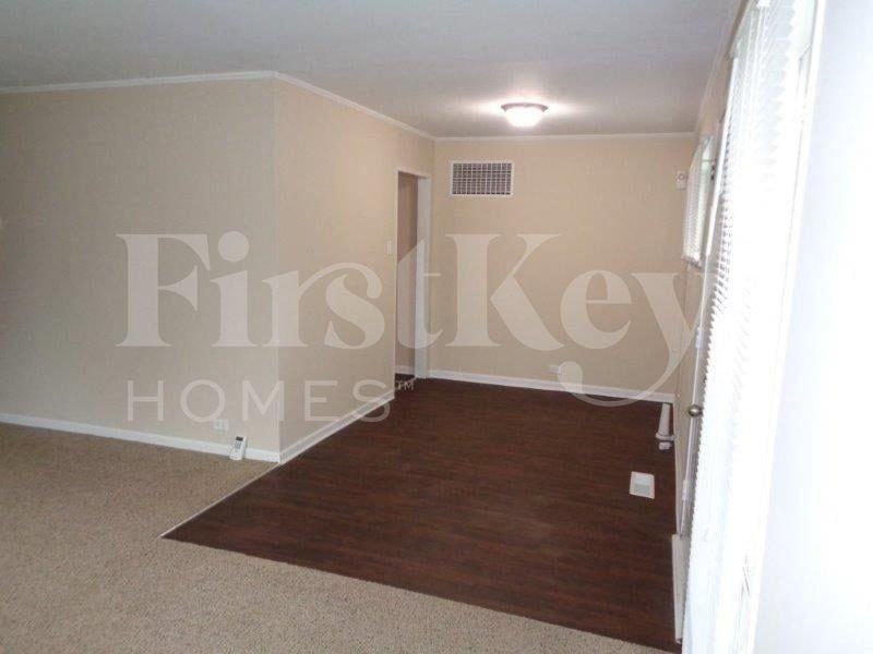 307 Windsor St - Photo 5 of 16