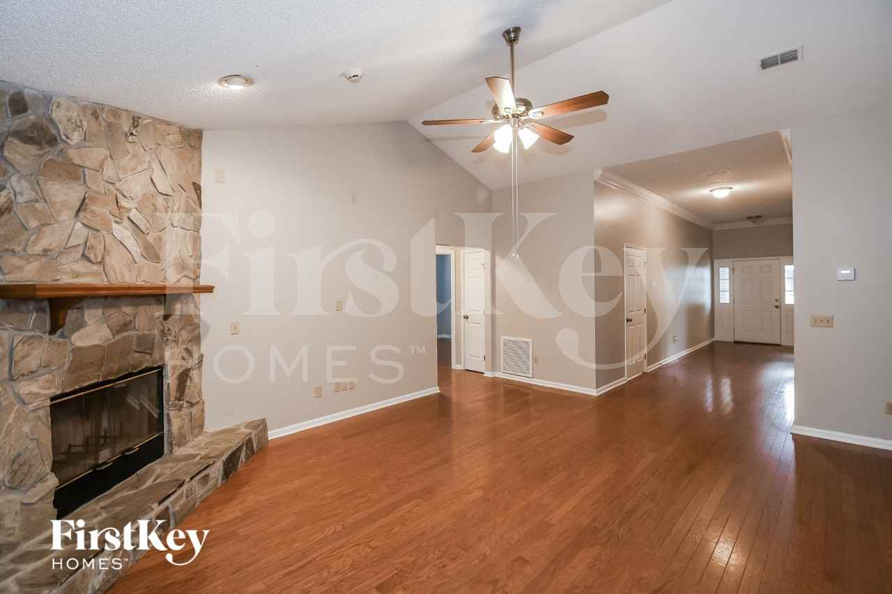 1570 Crabapple Cove Ct N - Photo 3 of 16