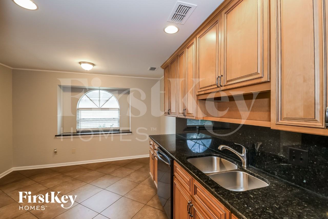 1570 Crabapple Cove Ct N - Photo 6 of 16