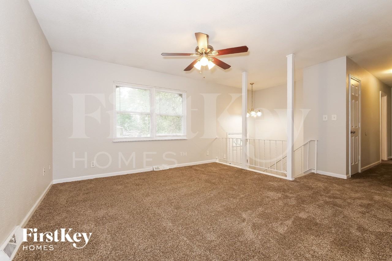 309 Ne Sunnybrook Dr - Photo 3 of 16