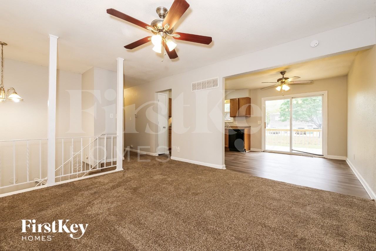 309 Ne Sunnybrook Dr - Photo 4 of 16
