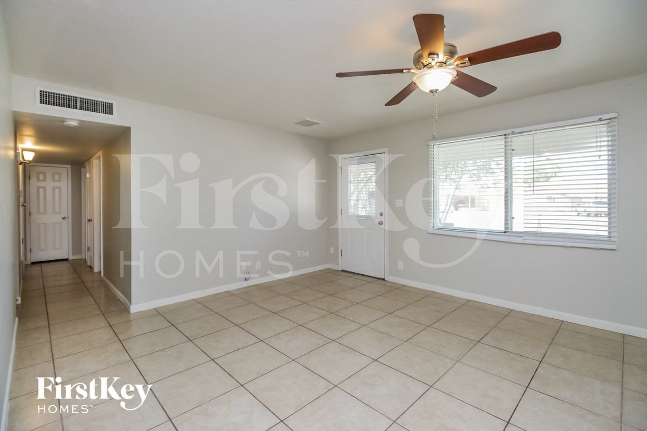 1707 S Hardy Dr - Photo 2 of 15