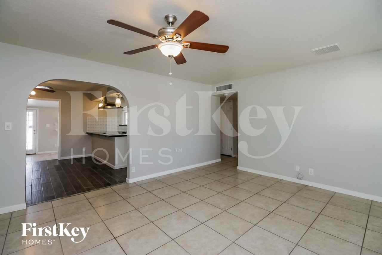 1707 S Hardy Dr - Photo 3 of 15