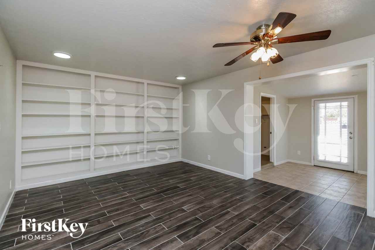 1707 S Hardy Dr - Photo 6 of 15