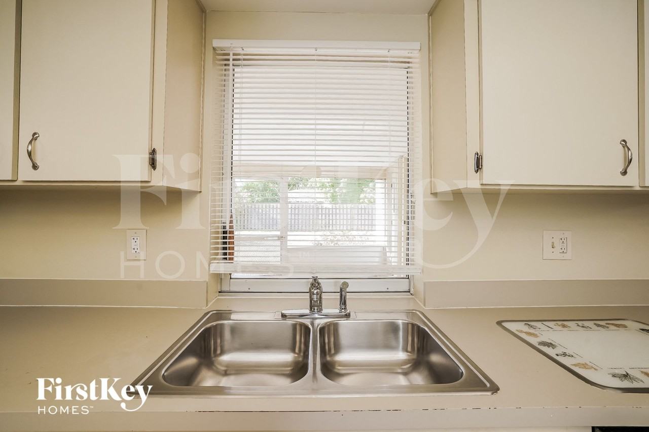 1430 Seterrace - Photo 7 of 16
