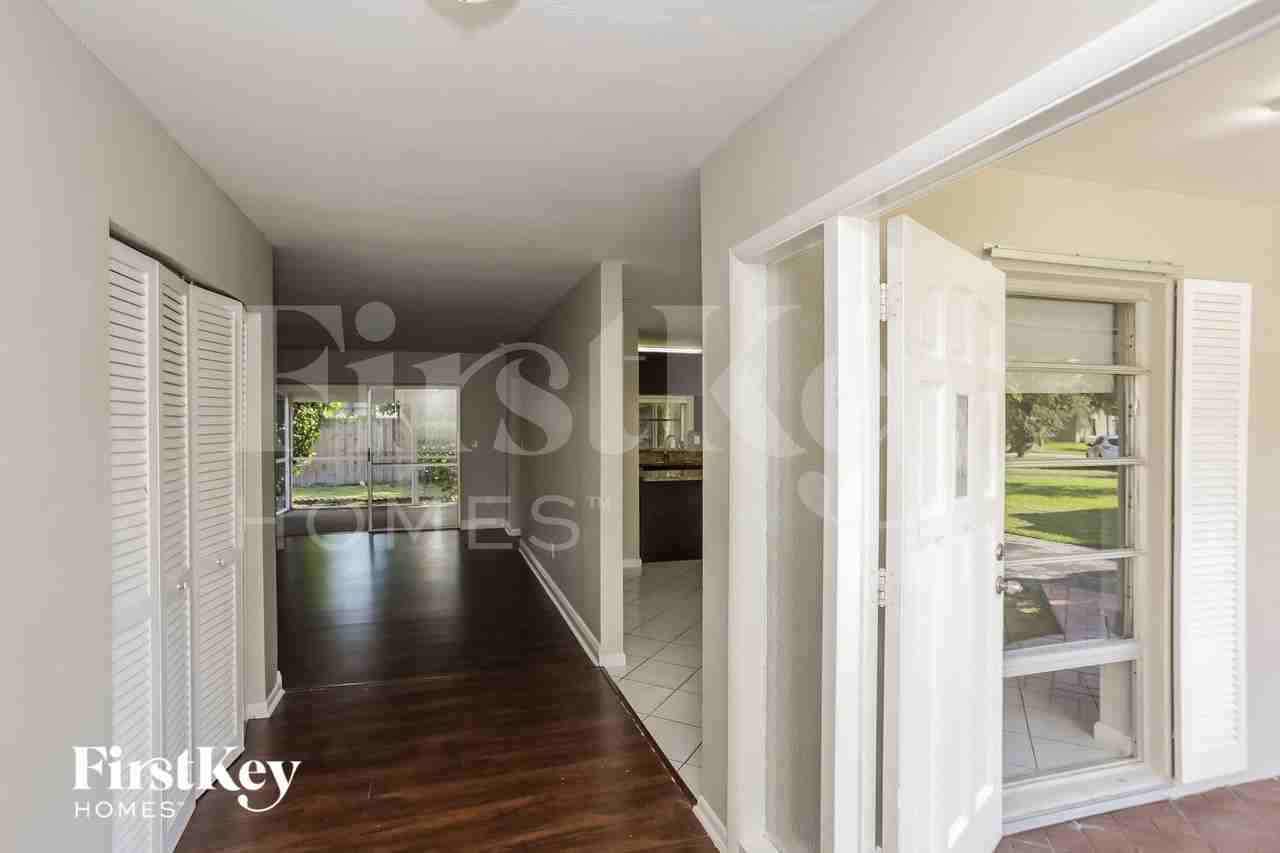 10520 Swst - Photo 3 of 16