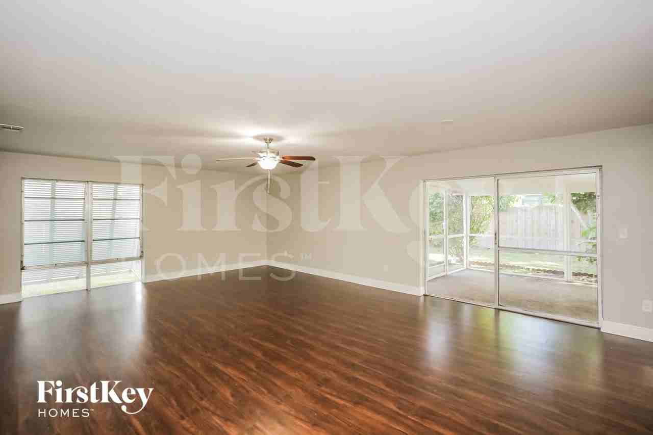 10520 Swst - Photo 4 of 16