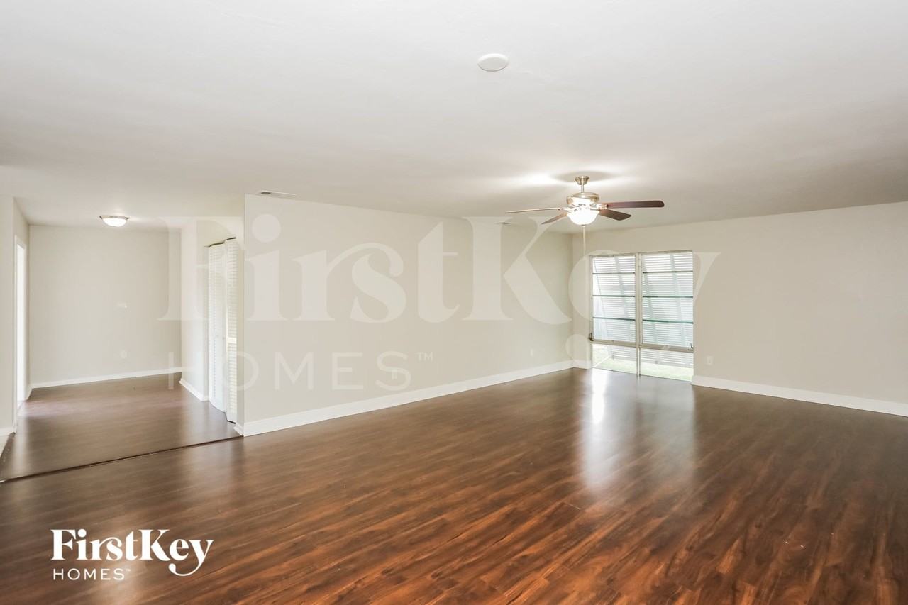 10520 Swst - Photo 5 of 16