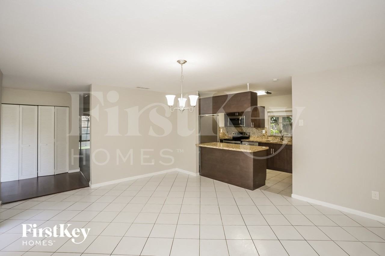 10520 Swst - Photo 6 of 16