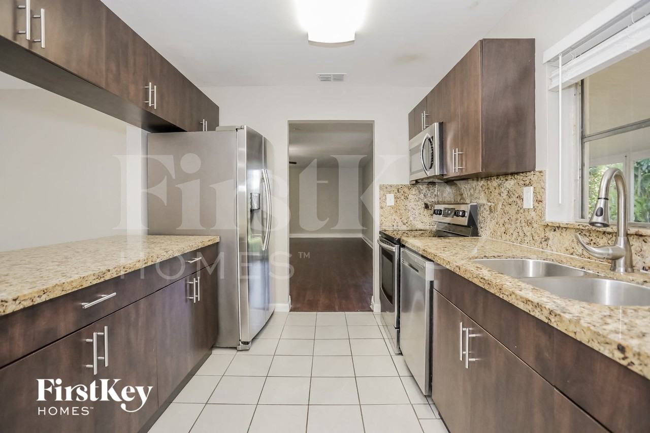 10520 Swst - Photo 7 of 16