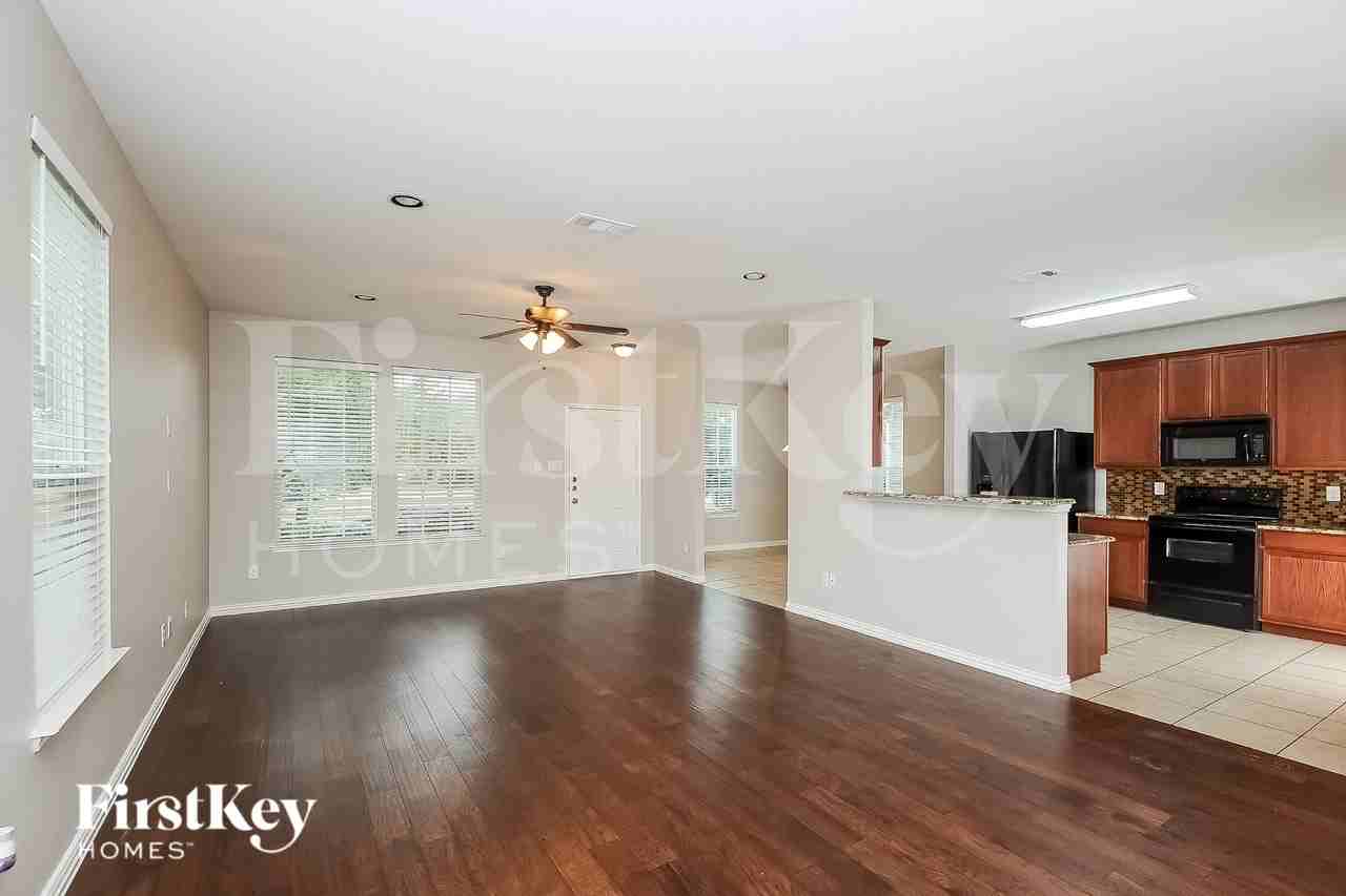 1912 Cabrera Dr - Photo 2 of 16