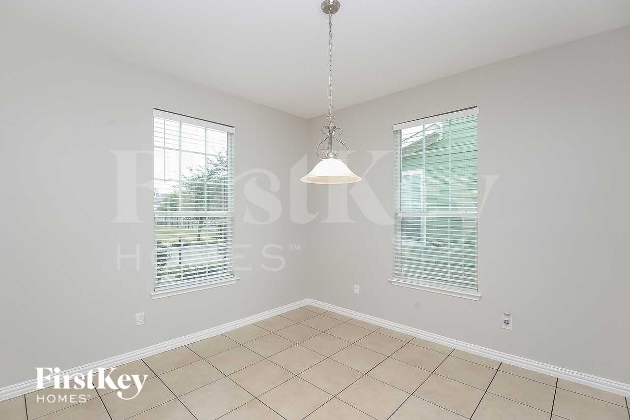 1912 Cabrera Dr - Photo 4 of 16