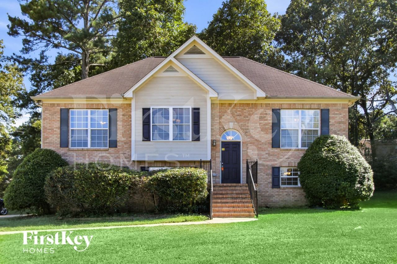 1011 Hickory Cir