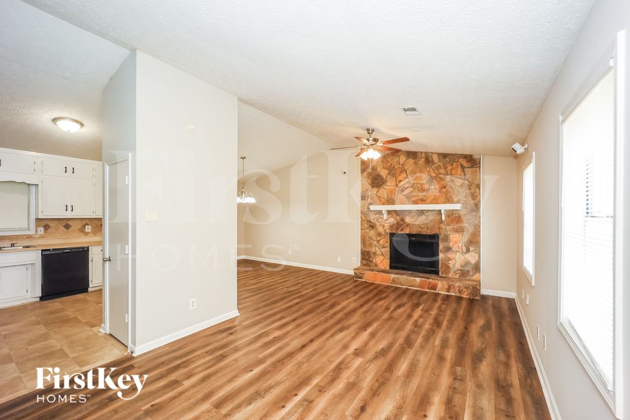 2097 Phillips Rd - Photo 3 of 16