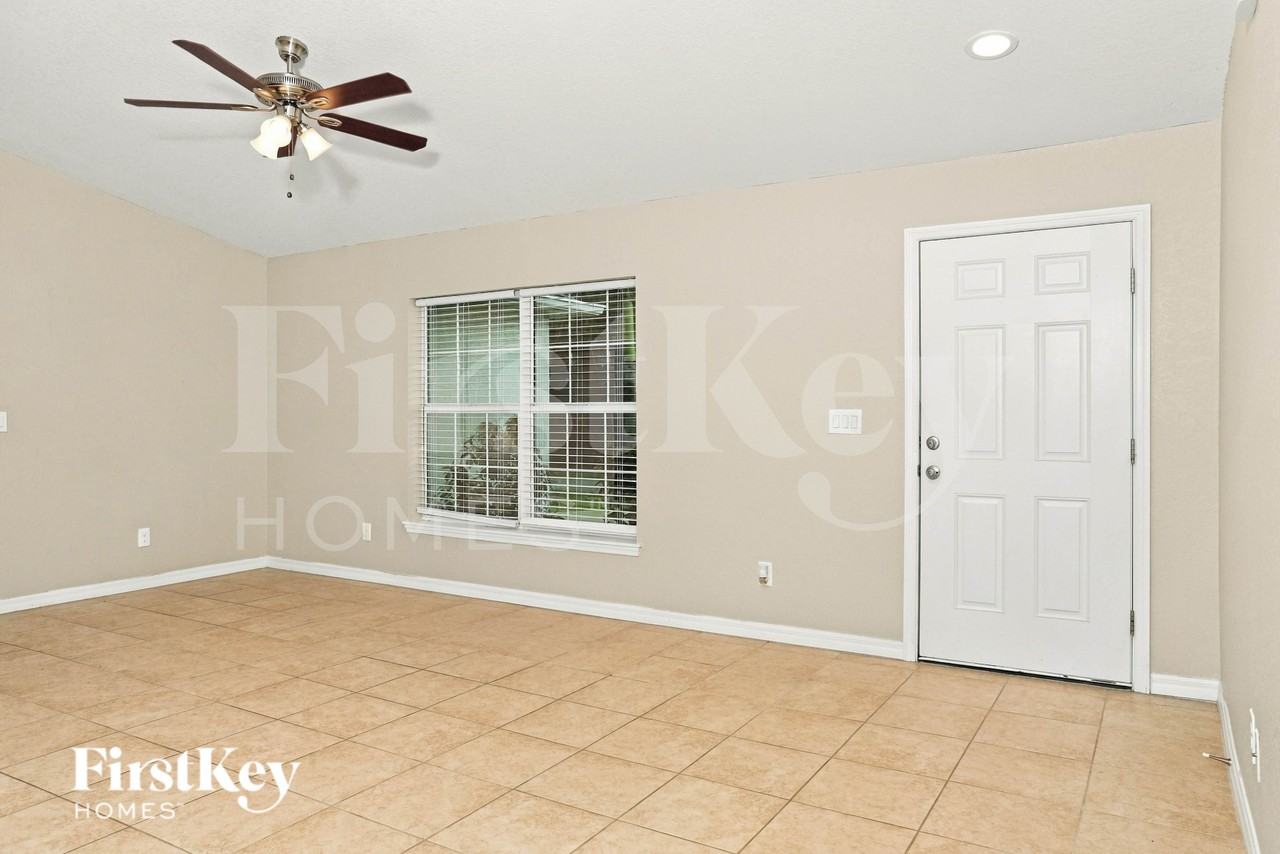 10518 Deerwood Ave - Photo 3 of 17