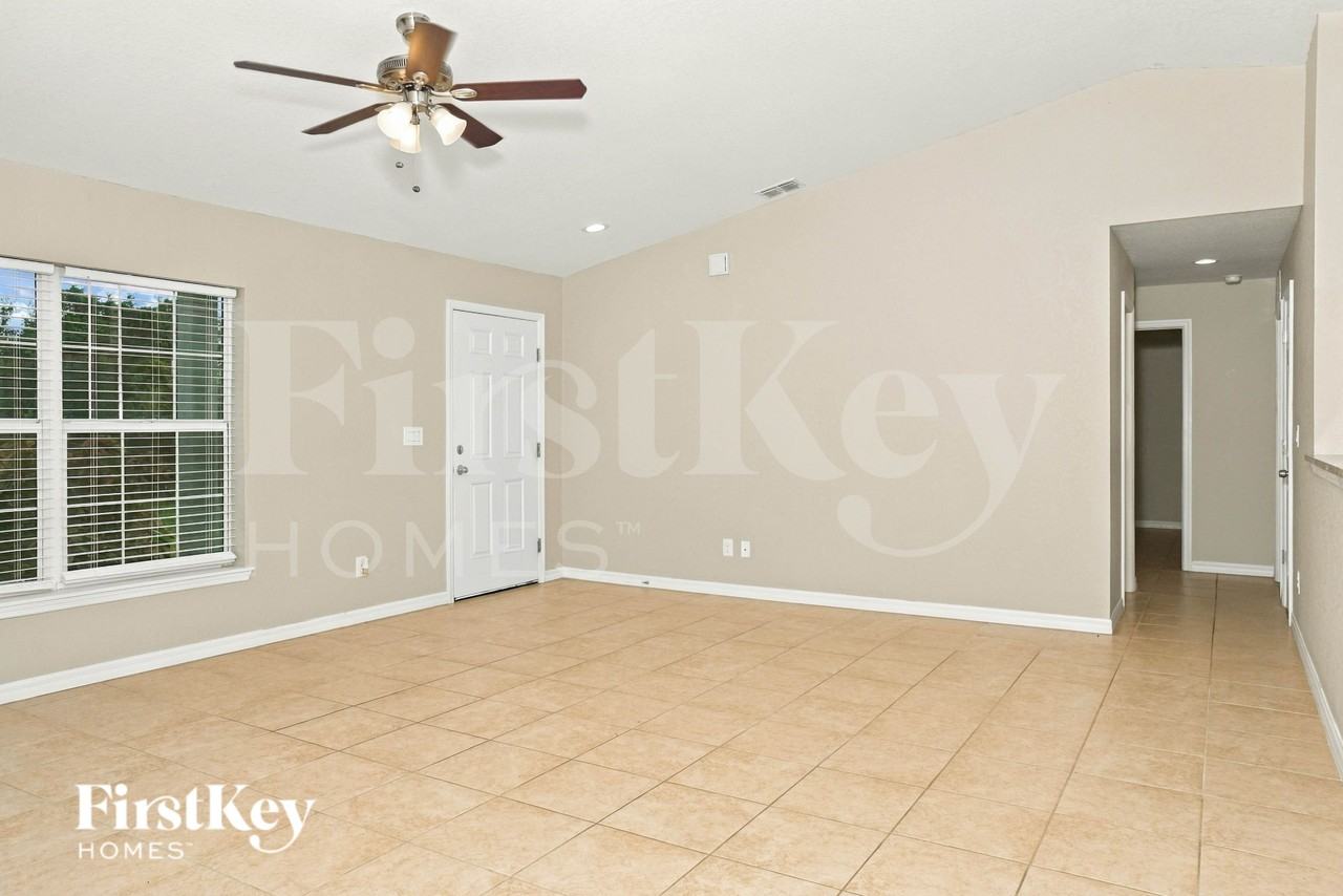10518 Deerwood Ave - Photo 4 of 17