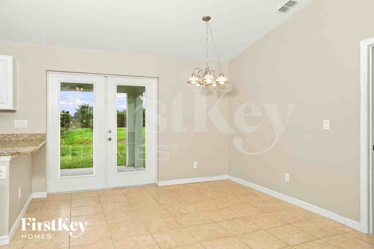 10518 Deerwood Ave - Photo 5 of 17