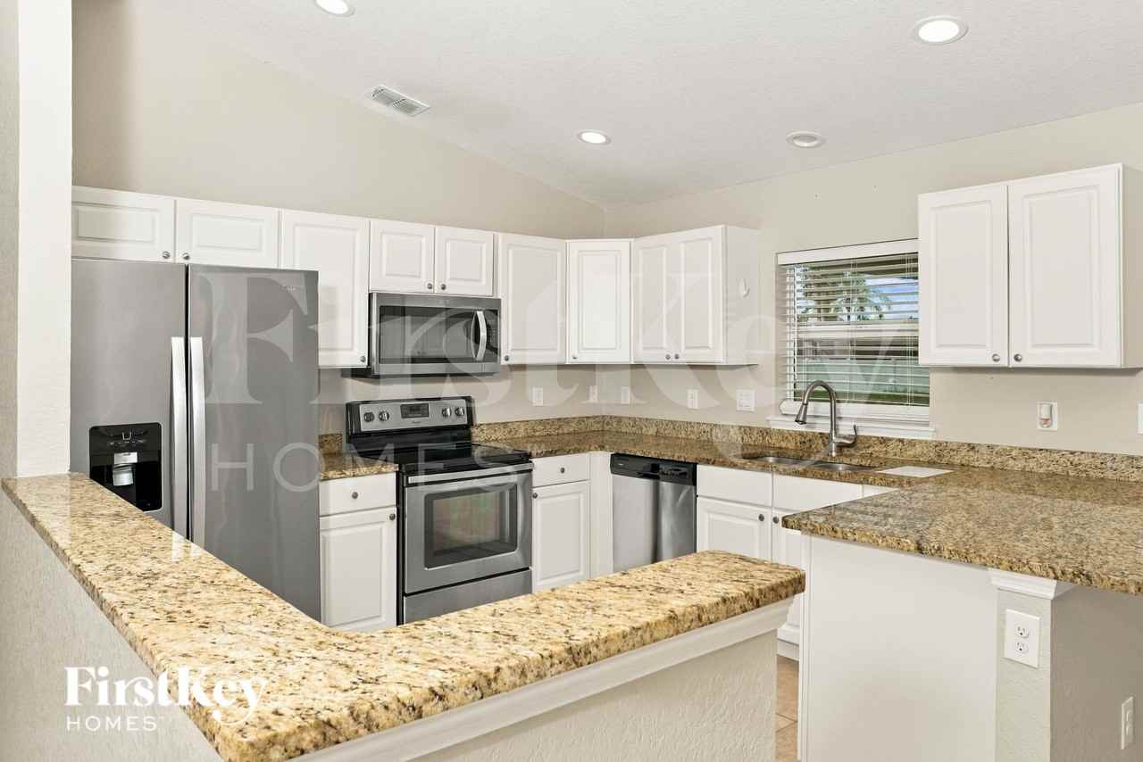 10518 Deerwood Ave - Photo 6 of 17