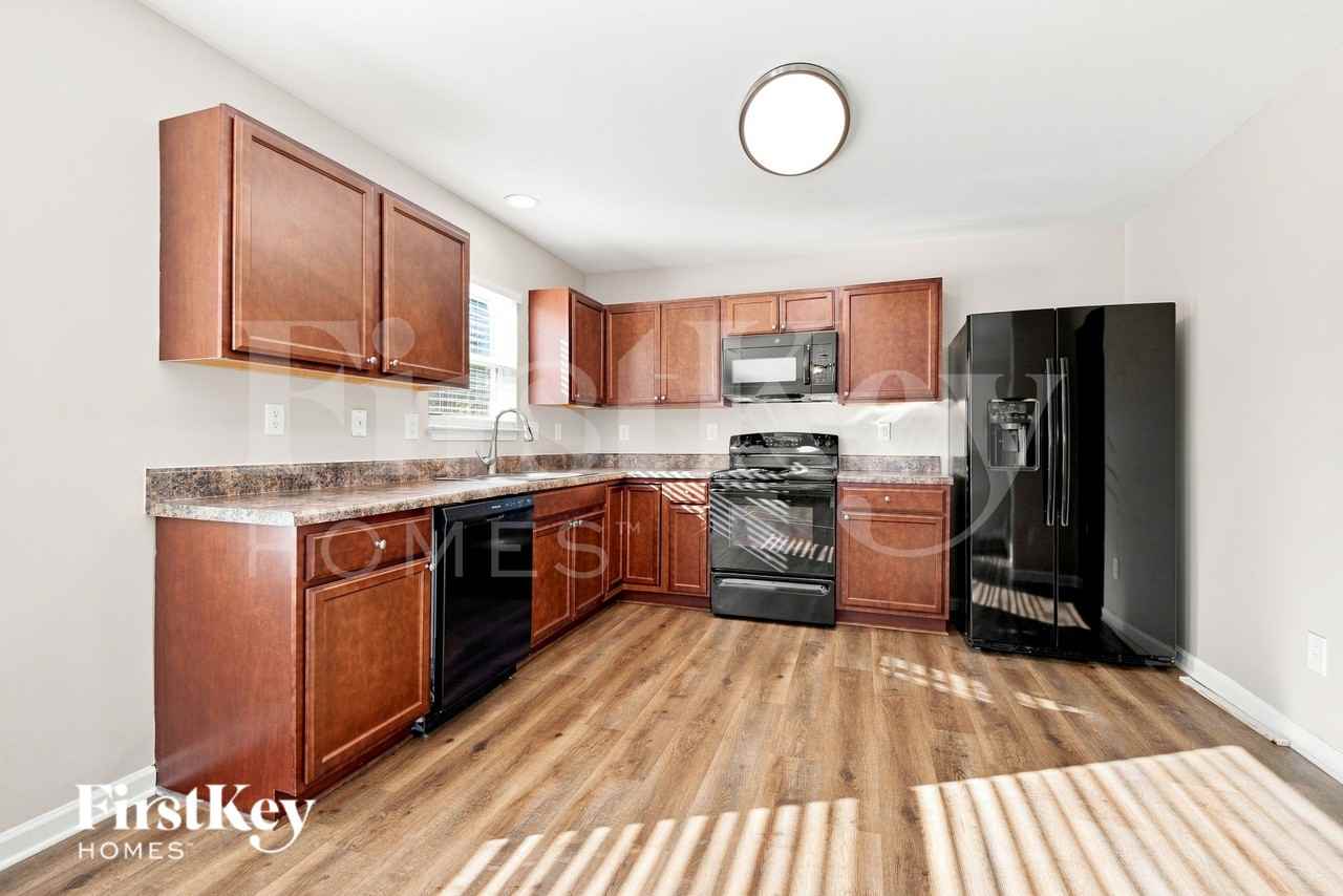 2602 Meadow Knoll Dr - Photo 3 of 16