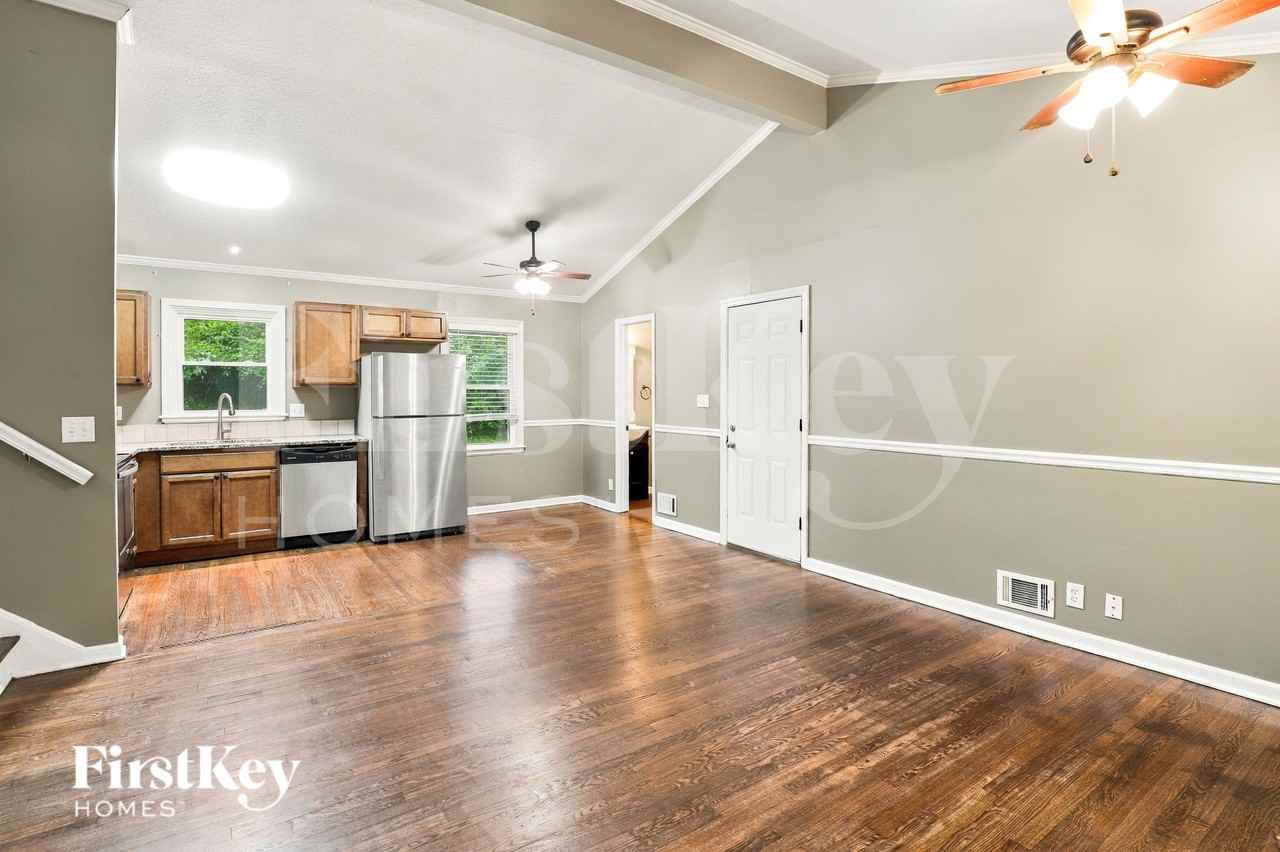 7200 Nw 75th St - Photo 2 of 16