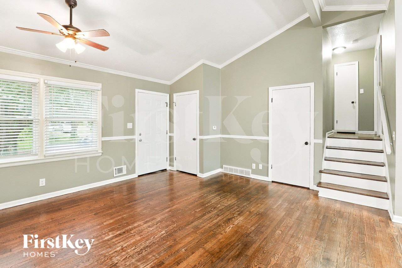 7200 Nw 75th St - Photo 4 of 16