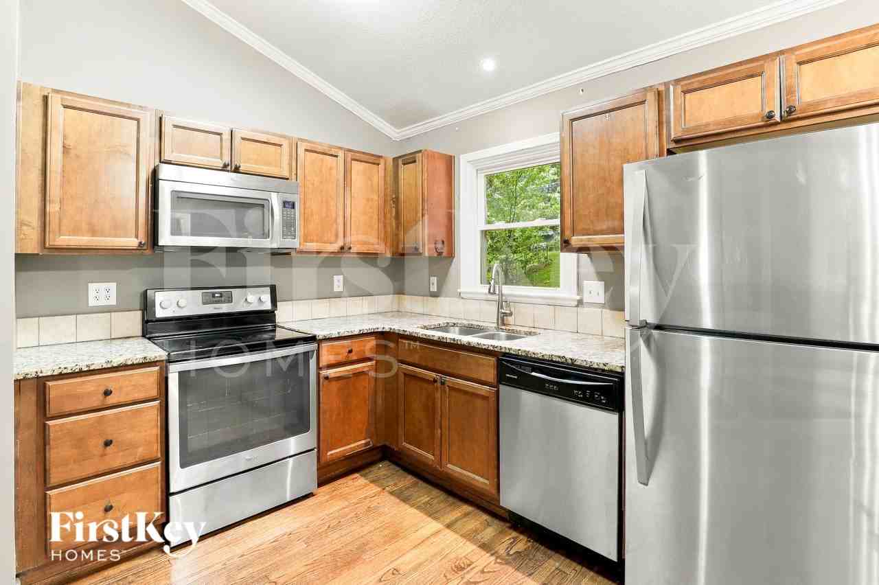 7200 Nw 75th St - Photo 6 of 16