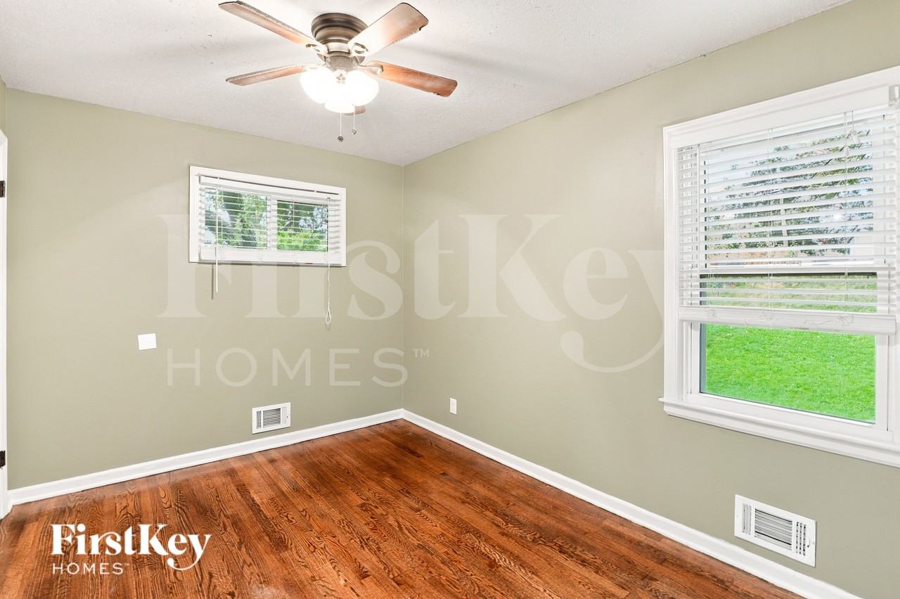 7200 Nw 75th St - Photo 7 of 16