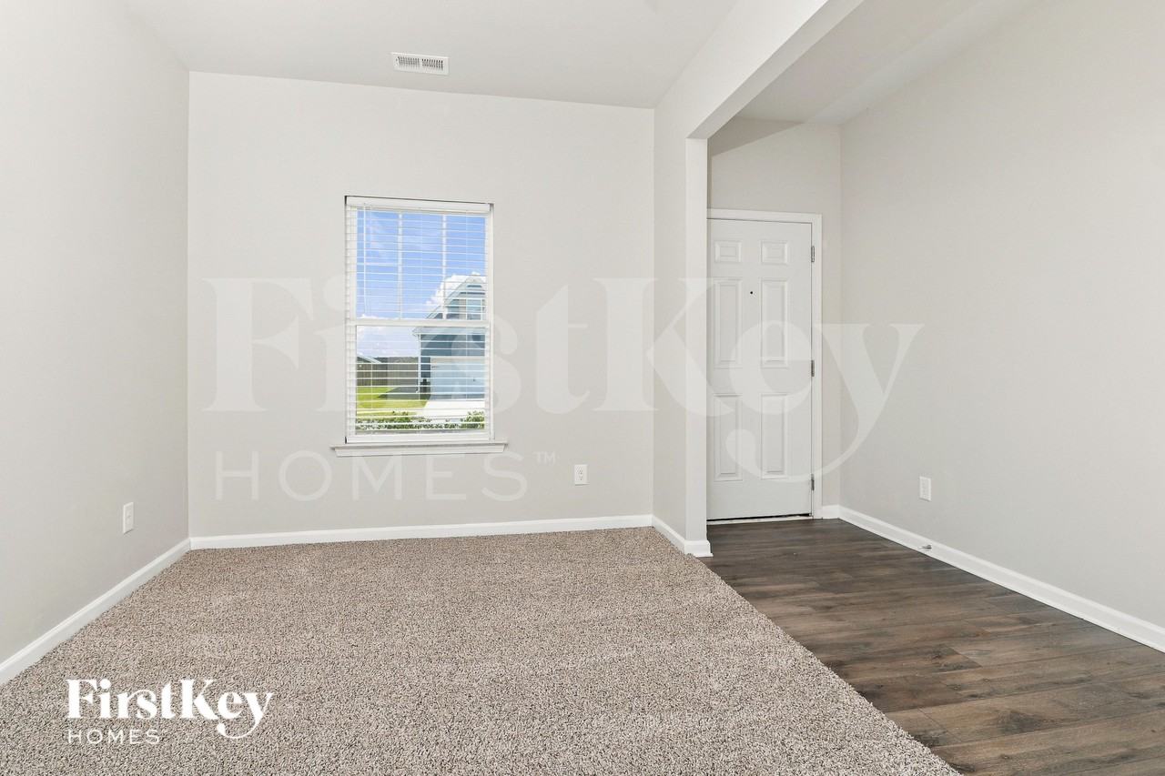 126 Hadley Way Sw - Photo 3 of 16