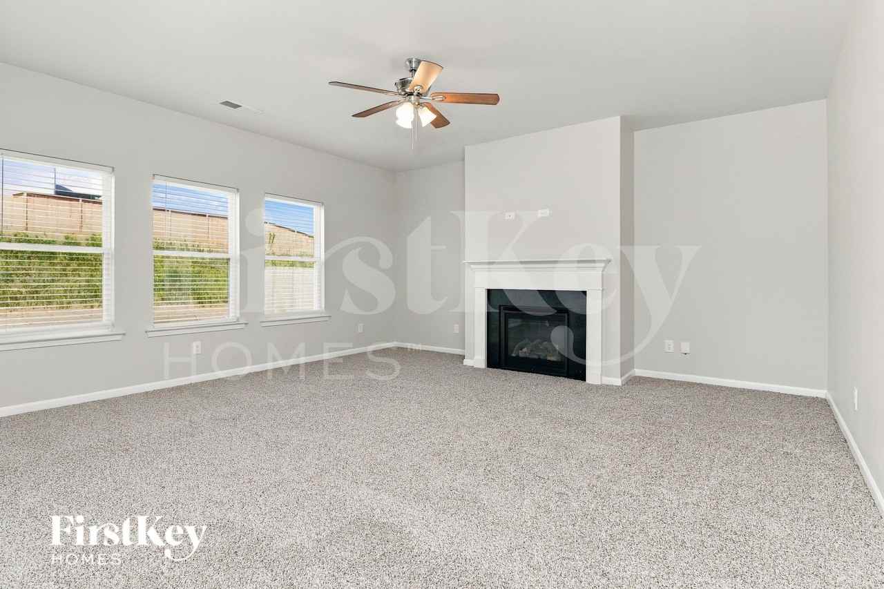 126 Hadley Way Sw - Photo 4 of 16