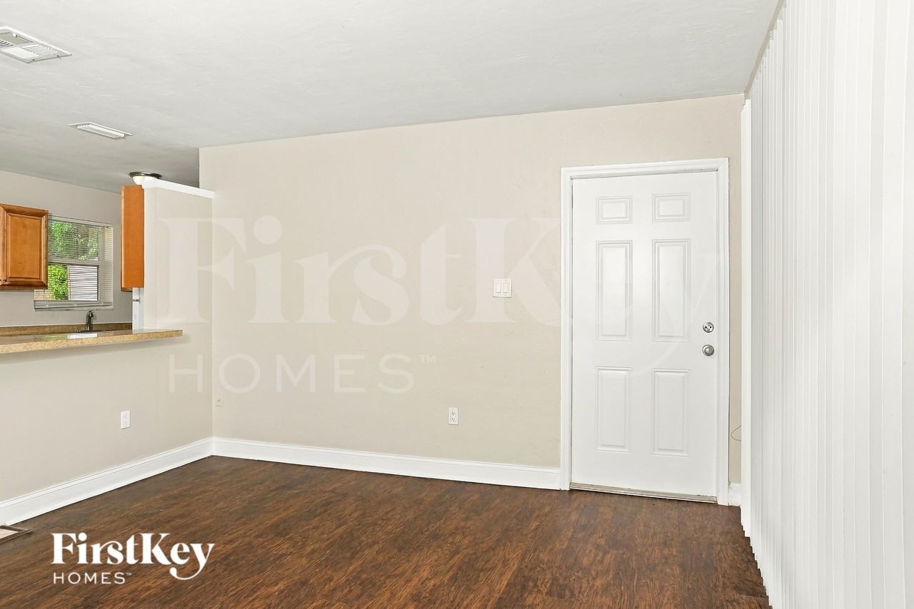 22162 Belinda Ave - Photo 3 of 17
