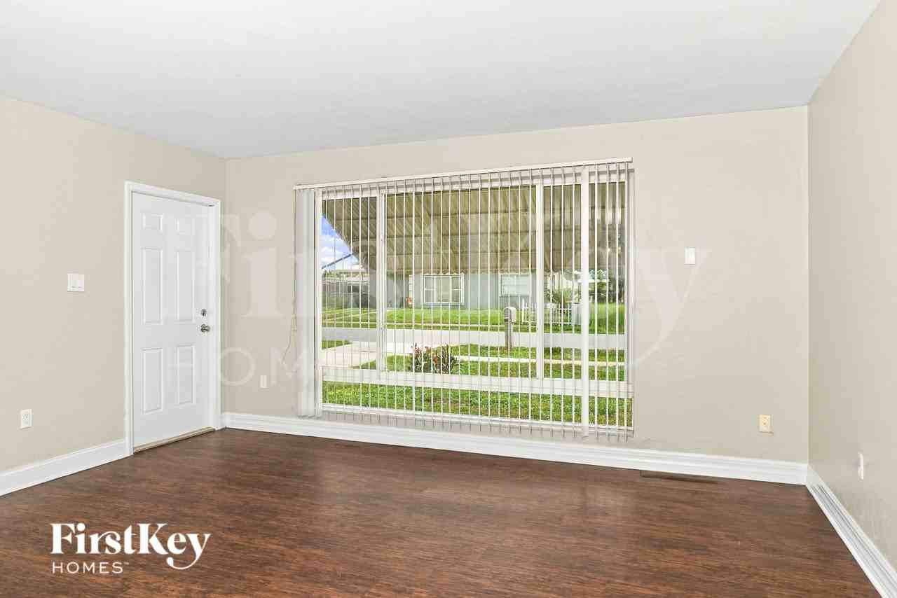 22162 Belinda Ave - Photo 7 of 17