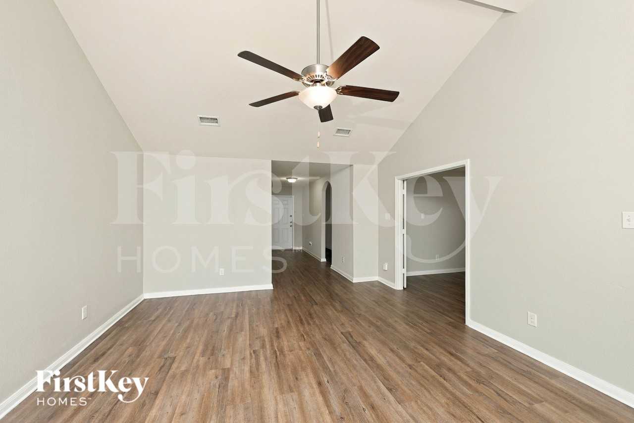 14259 Chaps Dr - Photo 3 of 17