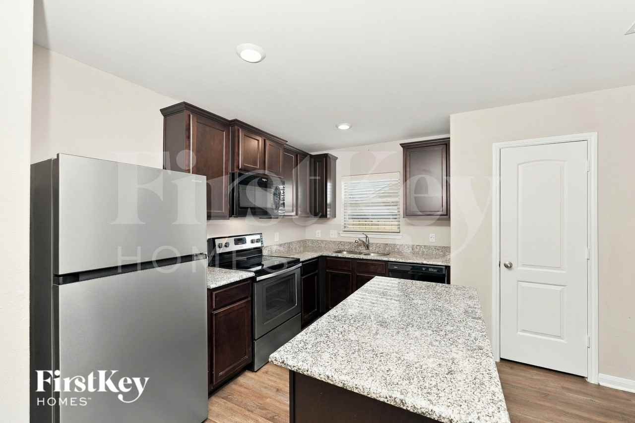 14259 Chaps Dr - Photo 5 of 17