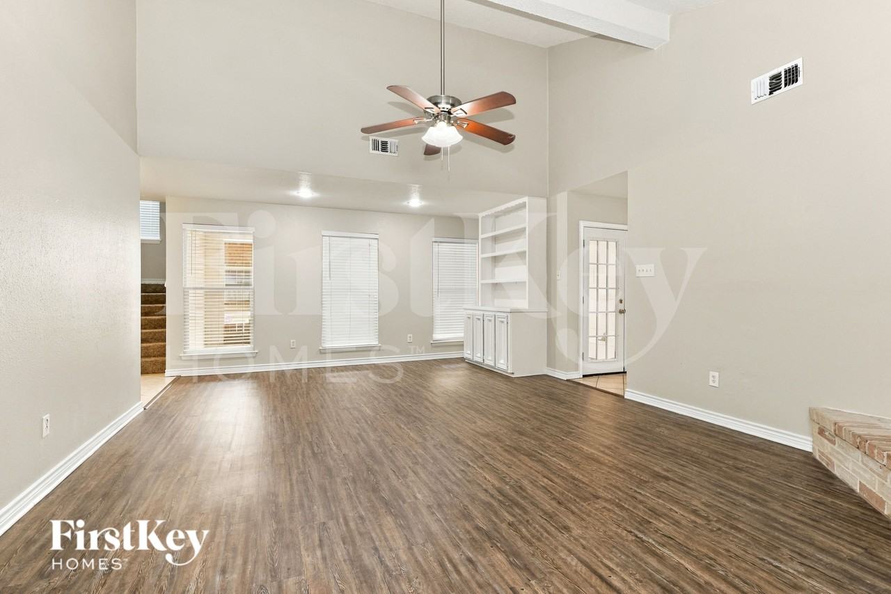 11936 Lakewood West Dr - Photo 4 of 17