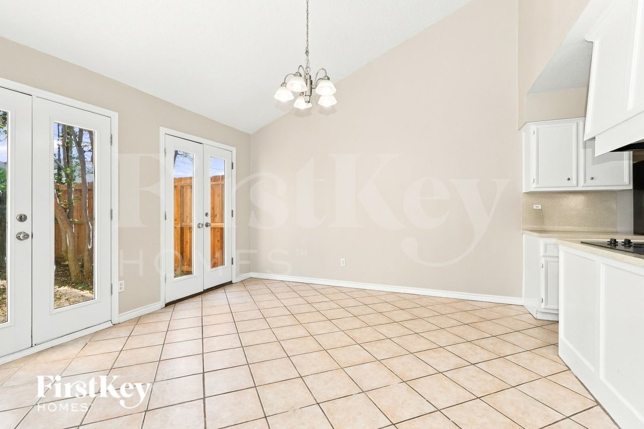 11936 Lakewood West Dr - Photo 5 of 17