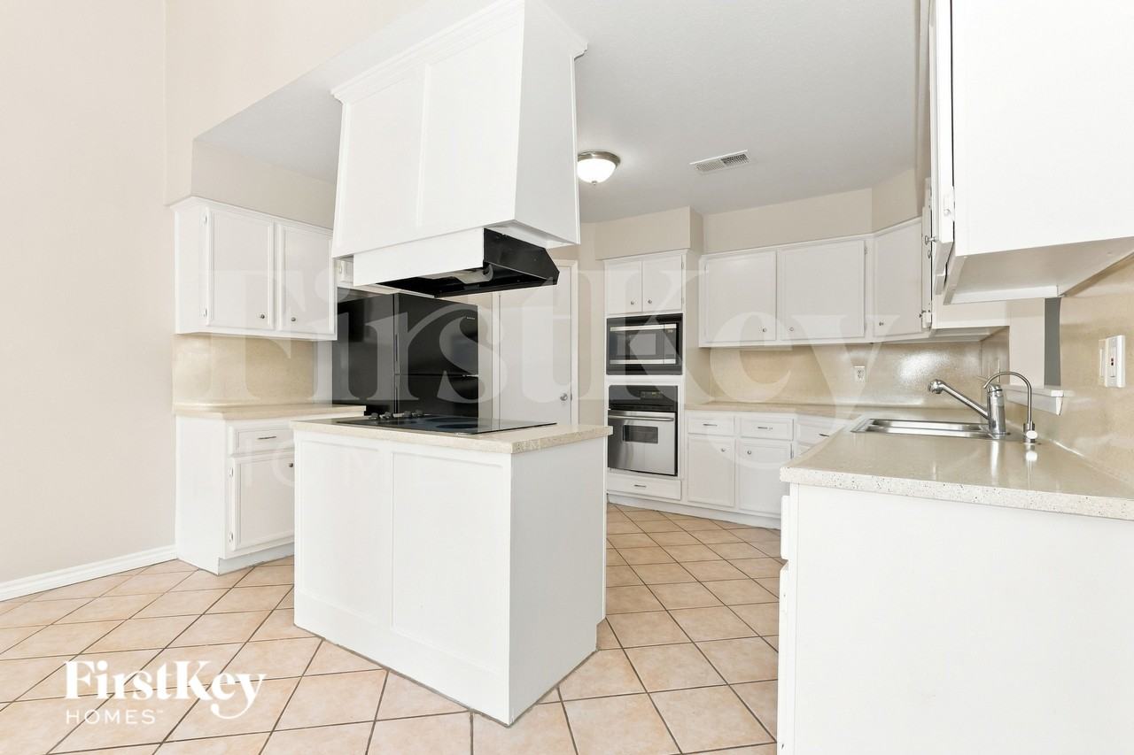 11936 Lakewood West Dr - Photo 6 of 17