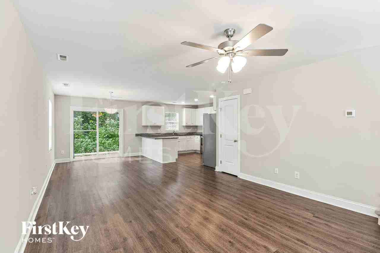 2041 Samantha Dr - Photo 4 of 16