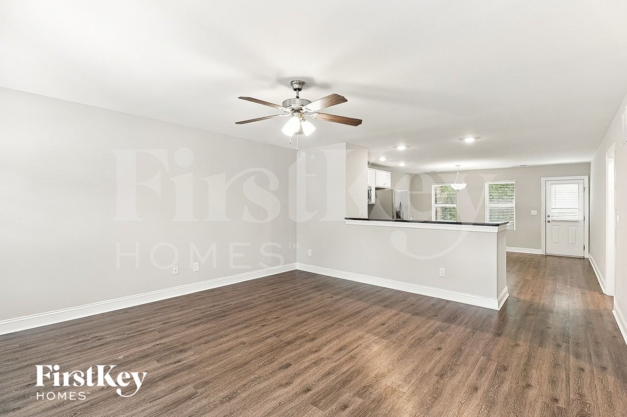2047 Samantha Dr - Photo 3 of 16