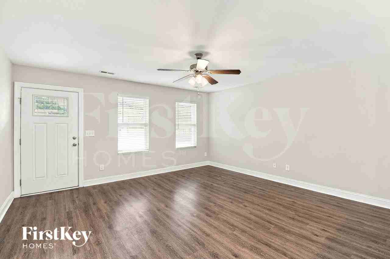 2047 Samantha Dr - Photo 4 of 16