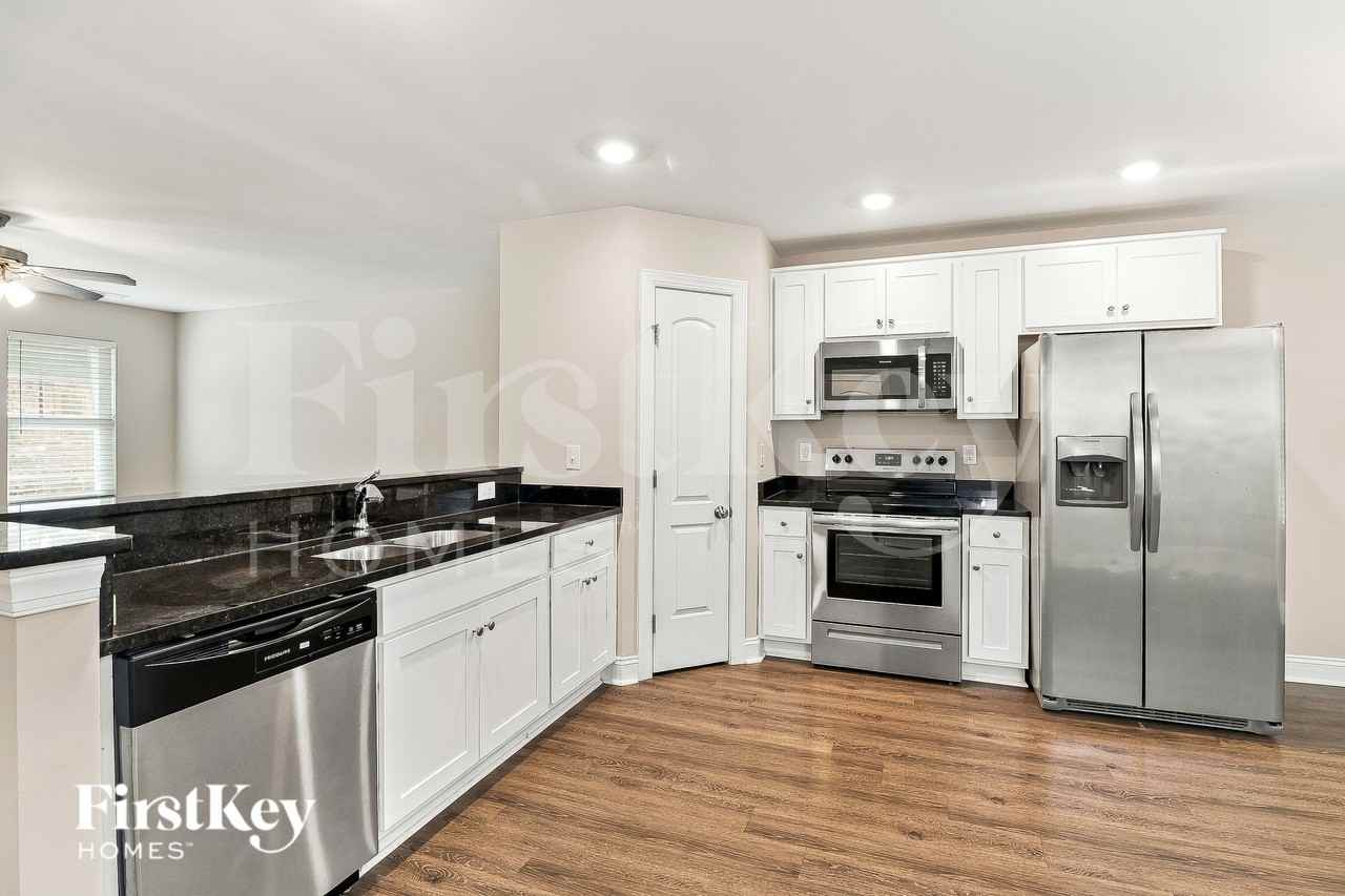 2047 Samantha Dr - Photo 6 of 16