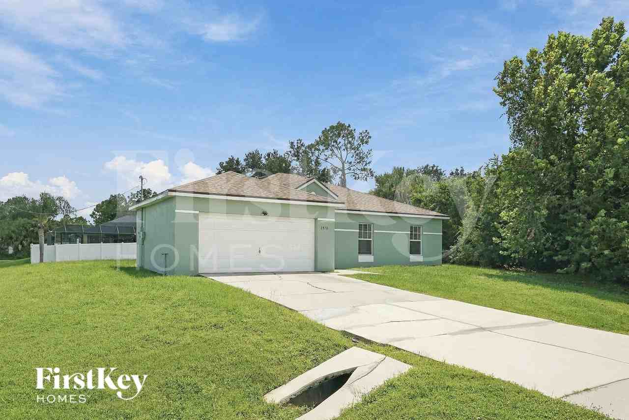 2978 N Chamberlain Blvd - Photo 2 of 18