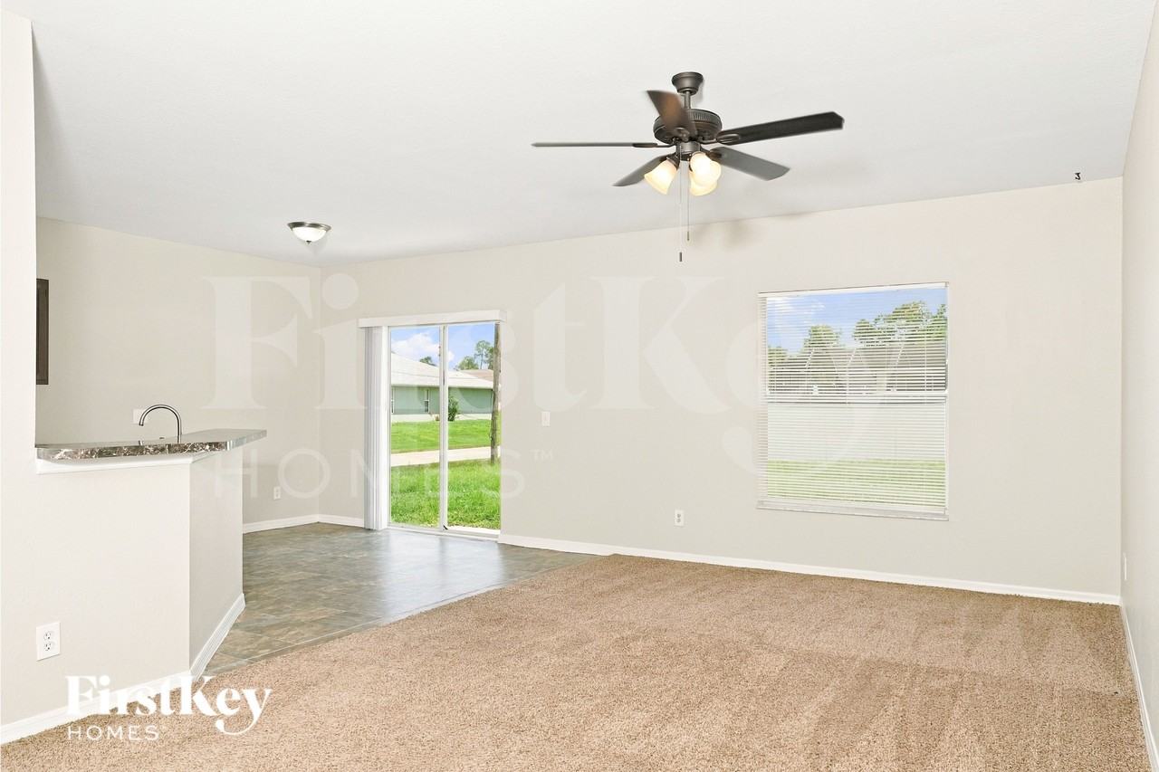 2978 N Chamberlain Blvd - Photo 4 of 18