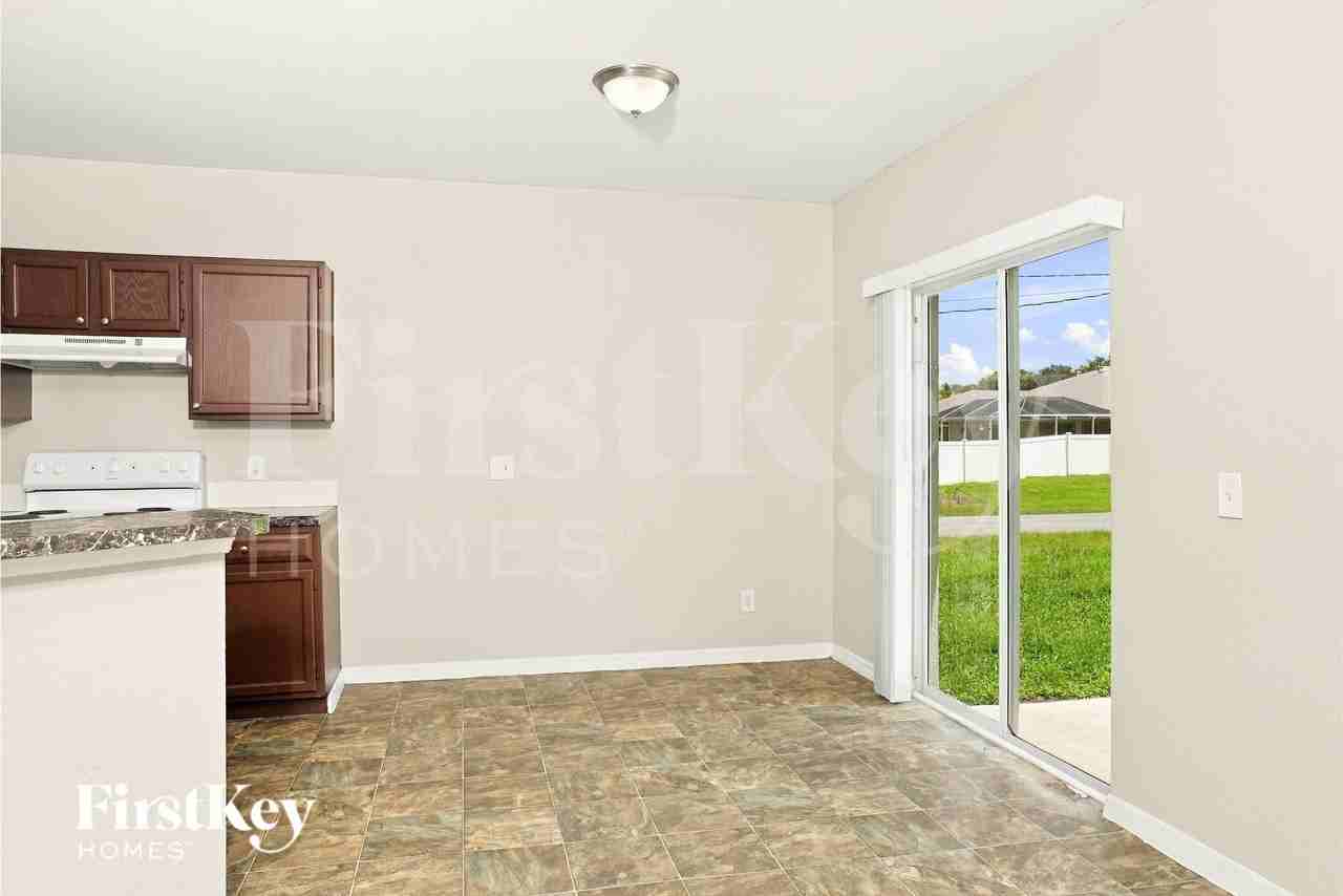 2978 N Chamberlain Blvd - Photo 5 of 18