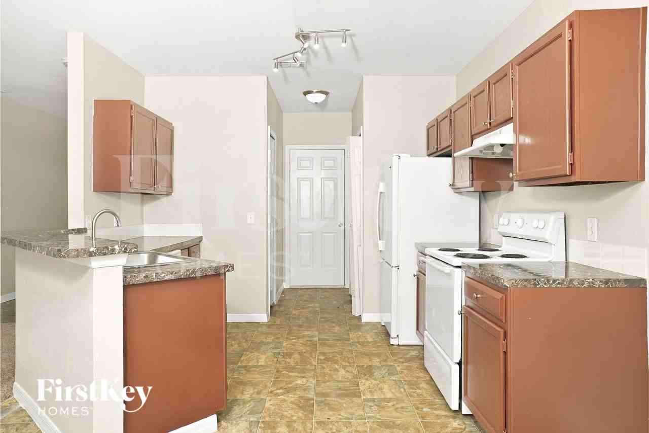 2978 N Chamberlain Blvd - Photo 6 of 18