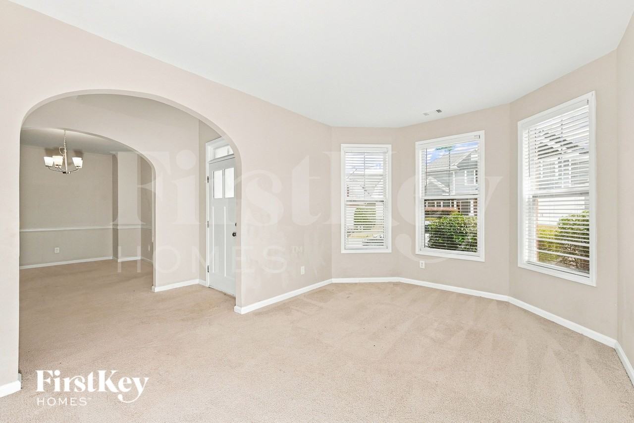 5952 Park Bend Ave - Photo 2 of 16