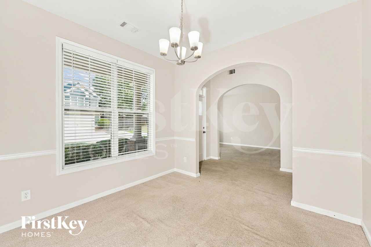 5952 Park Bend Ave - Photo 3 of 16