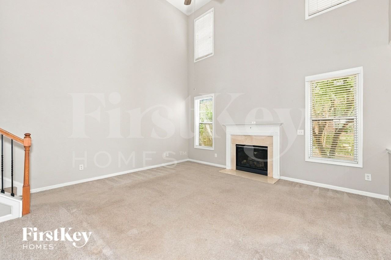 5952 Park Bend Ave - Photo 4 of 16