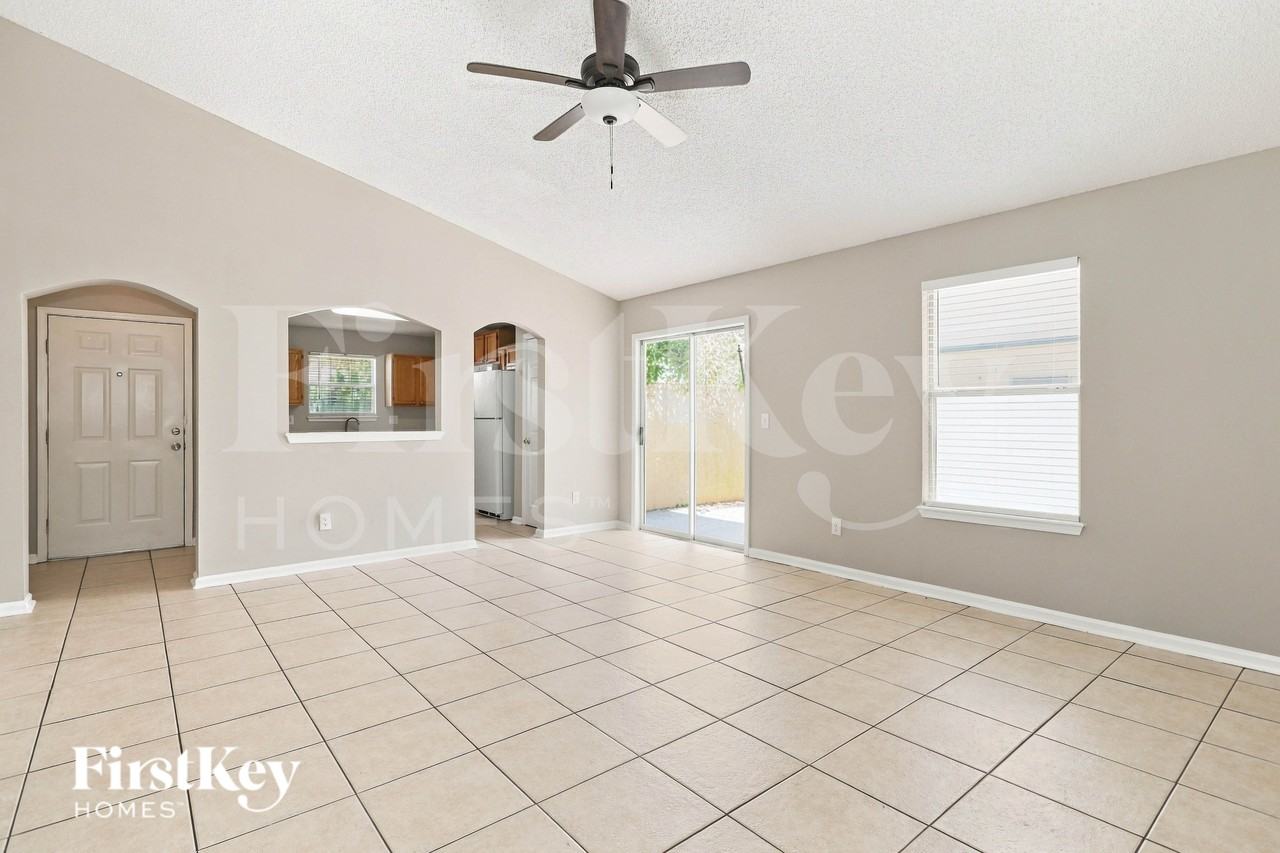 4275 Hanging Moss Dr - Photo 4 of 16